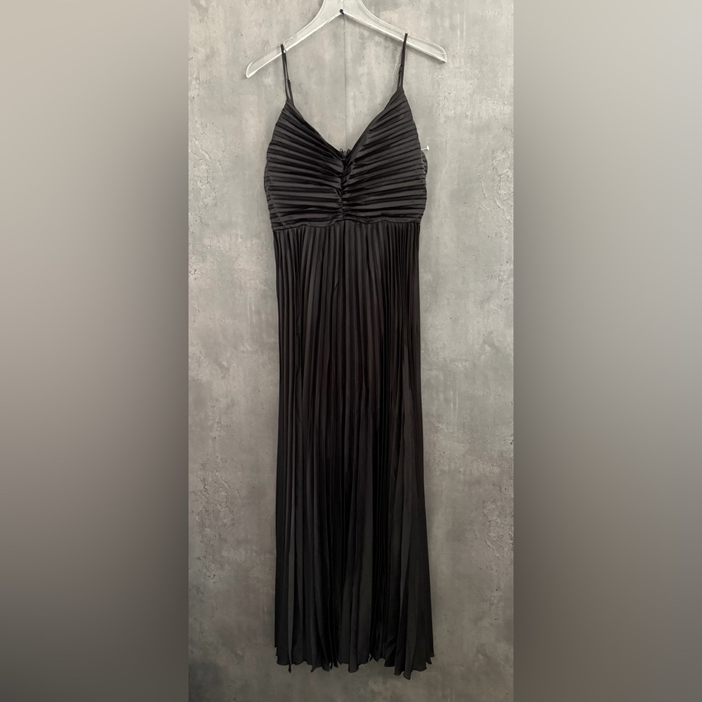 PETAL & PUP NAIRA PLEATED MAXI DRESS - BLACK SIZE 8 B1171 - Picture 5 of 7